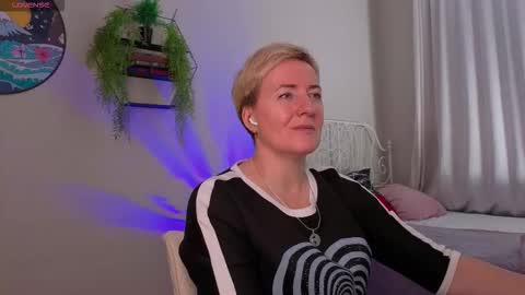 Nika online show from 11/08/25, 05:29