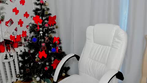 Snapshot of nika_tailor chatting on 12/13/24, 08:30 Nika online show from 12/13/24, 08:30