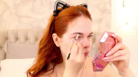 Snapshot of nikaflowers chatting on 11/11/25, 02:44 Nika online show from 11/11/25, 02:44