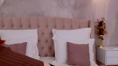 Snapshot of nikaflowers chatting on 11/13/25, 03:05 Nika online show from 11/13/25, 03:05