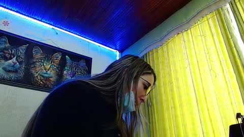 Snapshot of niki_1998 chatting on 01/25/25, 04:46 Natalia online show from 01/25/25, 04:46