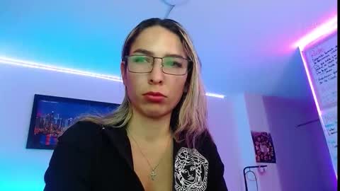 Snapshot of niki_1998 chatting on 09/14/25, 11:48 Natalia online show from 09/14/25, 11:48