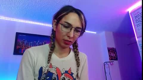 Snapshot of niki_1998 chatting on 09/16/25, 04:52 Natalia online show from 09/16/25, 04:52
