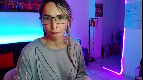 Snapshot of niki_1998 chatting on 09/24/25, 05:49 Natalia online show from 09/24/25, 05:49
