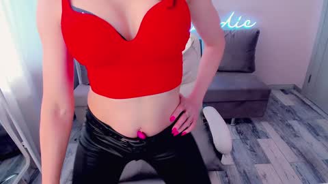 Snapshot of nikki_blondiee chatting on 02/06/25, 05:46 nikki_blondiee online show from 02/06/25, 05:46