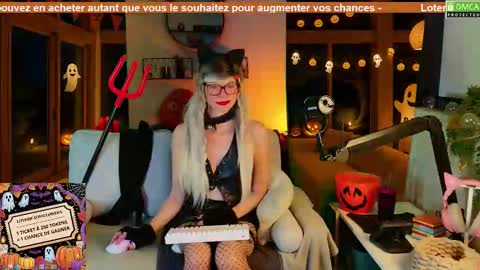 Kitty Chatte online show from 10/30/25, 08:42
