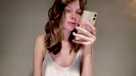 Nikki online show from 12/22/24, 10:06