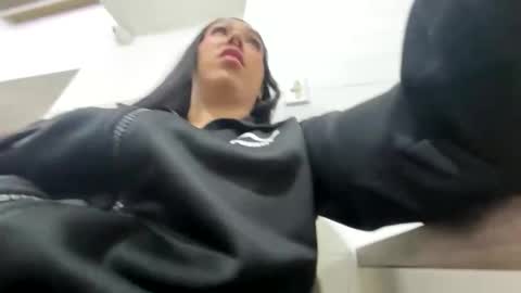 Nikki  online show from 11/14/25, 03:05