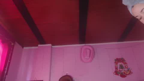 Snapshot of nikkirous_ chatting on 10/22/25, 12:38 Nikkirous online show from 10/22/25, 12:38