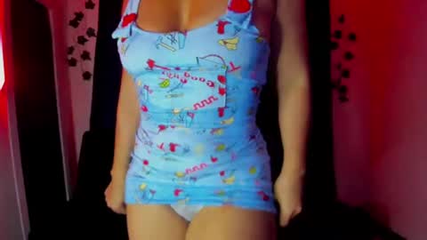 Snapshot of nikky_evans_ chatting on 09/16/25, 06:14 online show from 09/16/25, 06:14