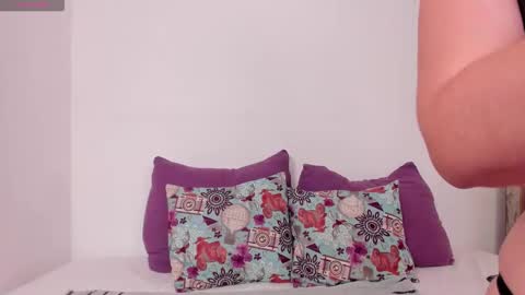 Nikol Dicson online show from 11/24/25, 05:45