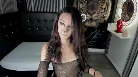 Nikol Rang online show from 10/28/25, 08:22