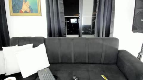 Snapshot of nikoleevanss chatting on 10/11/25, 04:12 Nikole online show from 10/11/25, 04:12