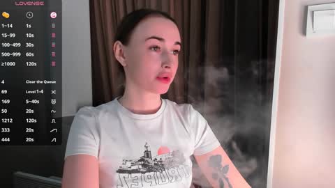 Snapshot of nikoll_s chatting on 01/25/25, 06:45 online show from 01/25/25, 06:45