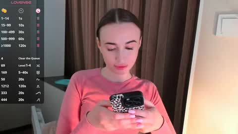 Snapshot of nikoll_s chatting on 02/06/25, 06:08 online show from 02/06/25, 06:08