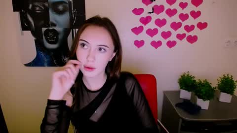 Snapshot of nikonara_ chatting on 12/15/24, 06:26 nikonara_ online show from 12/15/24, 06:26