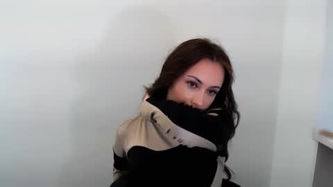 nikonara_ online show from 10/15/25, 12:38