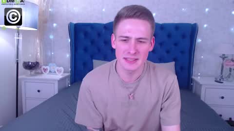 Snapshot of niksers chatting on 03/01/25, 07:37 Nick online show from 03/01/25, 07:37