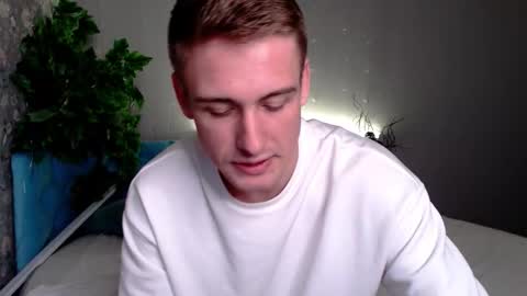 Snapshot of niksers chatting on 10/12/25, 02:43 Nick online show from 10/12/25, 02:43