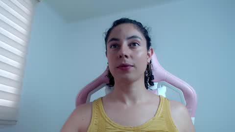 Snapshot of niky_blue chatting on 03/05/25, 12:11 niky_blue online show from 03/05/25, 12:11