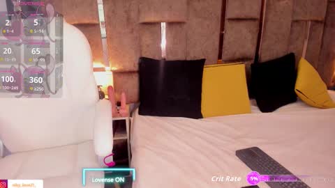     NIKY     online show from 10/25/25, 10:37