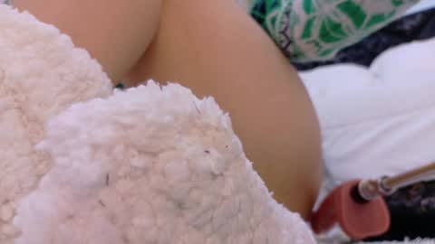 Snapshot of niky_smit chatting on 12/29/24, 02:42 NIKY SMIT online show from 12/29/24, 02:42