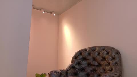 Snapshot of niky_smit chatting on 02/20/25, 11:42 NIKY SMIT online show from 02/20/25, 11:42