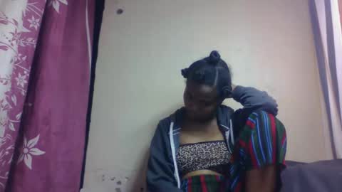 nilah online show from 10/18/25, 02:25