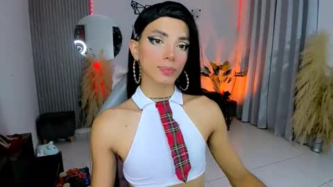 Nilam online show from 11/17/25, 12:27