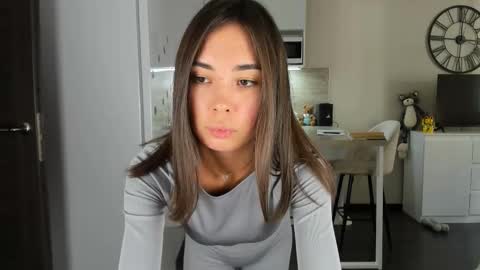 Snapshot of nilliluv chatting on 10/08/25, 08:45 Bella online show from 10/08/25, 08:45