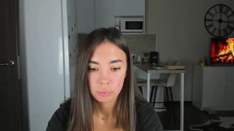 Snapshot of nilliluv chatting on 10/12/25, 01:26 Bella online show from 10/12/25, 01:26