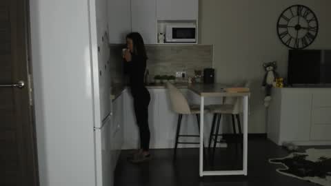 Snapshot of nilliluv chatting on 10/24/25, 11:17 Bella online show from 10/24/25, 11:17