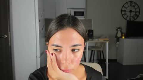 Snapshot of nilliluv chatting on 10/24/25, 11:34 Bella online show from 10/24/25, 11:34