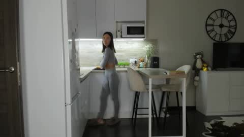 Snapshot of nilliluv chatting on 10/27/25, 12:20 Bella online show from 10/27/25, 12:20