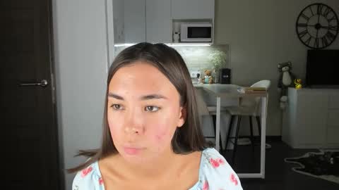 Snapshot of nilliluv chatting on 10/31/25, 09:49 Bella online show from 10/31/25, 09:49