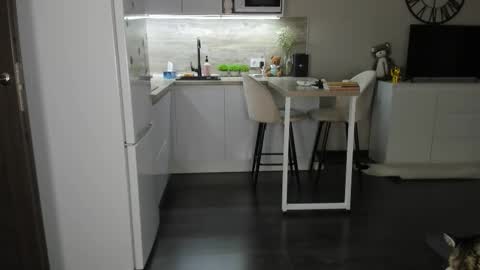 Snapshot of nilliluv chatting on 11/06/25, 06:42 Bella online show from 11/06/25, 06:42