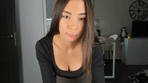 Snapshot of nilliluv chatting on 11/08/25, 10:19 Bella online show from 11/08/25, 10:19