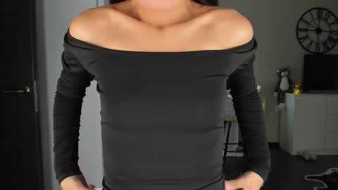 Snapshot of nilliluv chatting on 11/09/25, 10:24 Bella online show from 11/09/25, 10:24