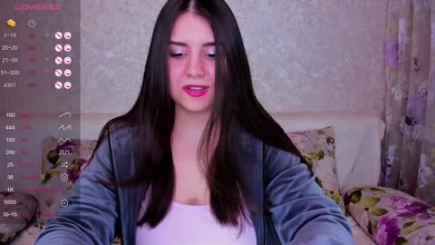 Nina online show from 01/11/25, 01:32