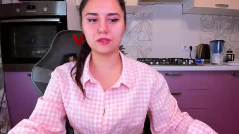 Nina online show from 09/27/25, 09:20