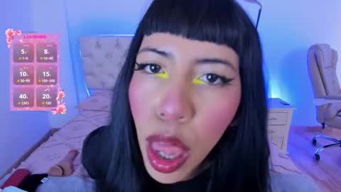 Nina Fox  online show from 10/21/25, 12:28