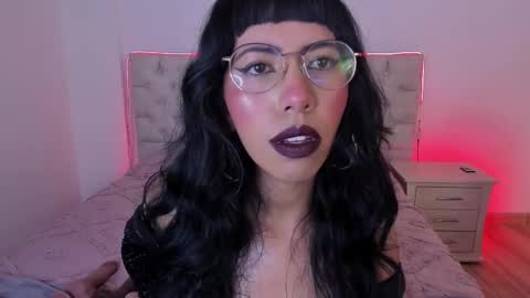 Nina Fox  online show from 10/26/25, 01:28