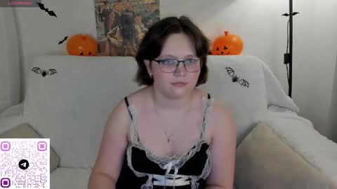 nina lunaa online show from 10/28/25, 09:24