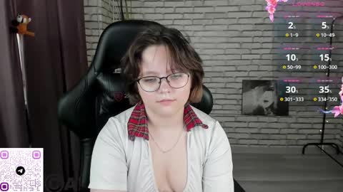 nina lunaa online show from 11/01/25, 09:22