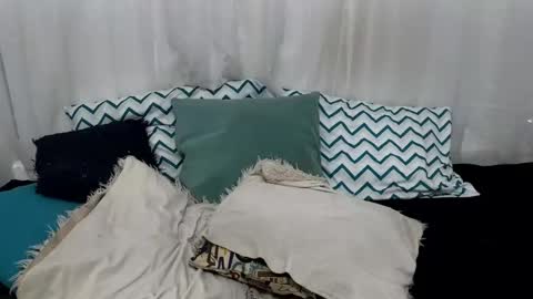 Snapshot of ninaa_fox chatting on 02/11/25, 05:50 Ninaa fox online show from 02/11/25, 05:50