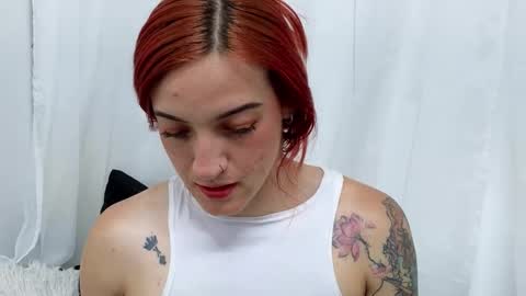 Snapshot of ninaa_fox chatting on 09/10/25, 05:02 Ninaa fox online show from 09/10/25, 05:02