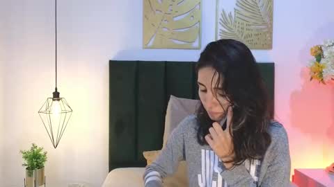 Nina online show from 09/29/25, 02:44
