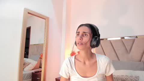 Nina online show from 10/06/25, 06:27