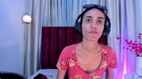 Nina online show from 10/09/25, 06:39