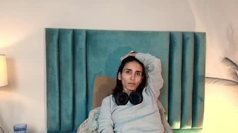 Nina online show from 10/12/25, 04:39